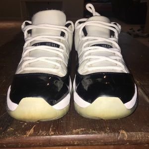 Jordan 11 low concord